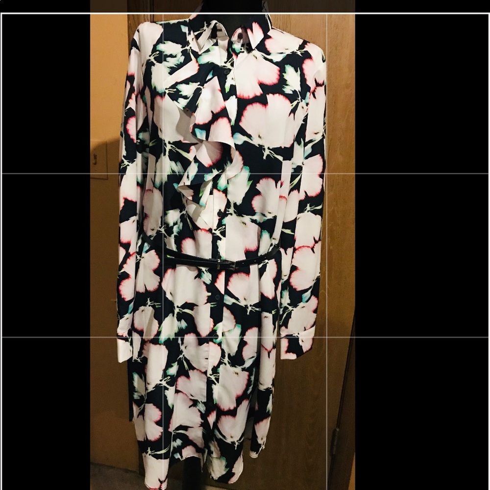 Beautiful floral dress worn once.